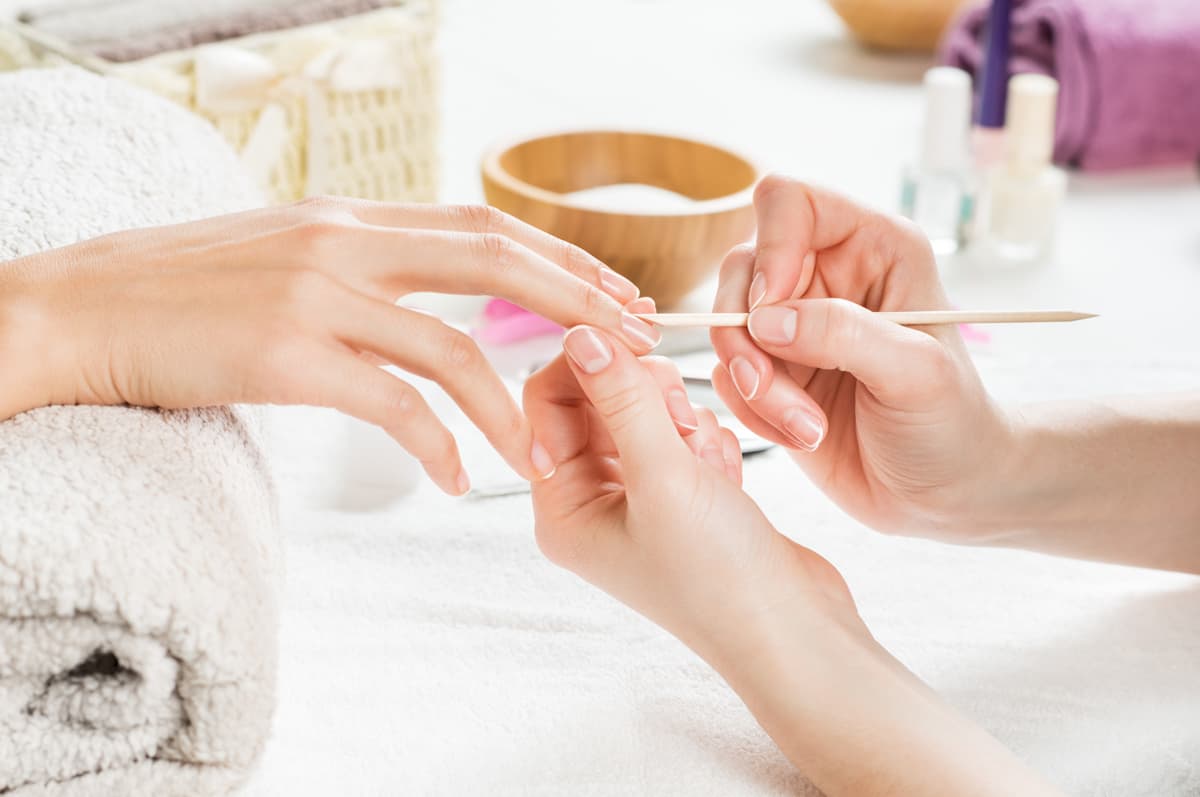  ¿Tus uñas necesitan un cuidado intensivo? Opta por la manicura y pedicura spa